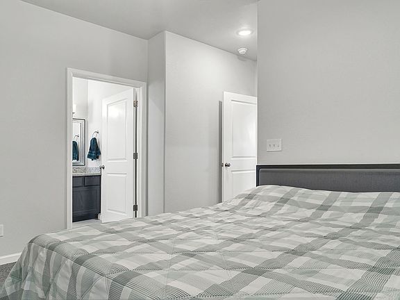 5th image of 1072 Haper Ct