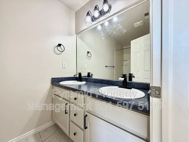 6353 W Passenger Ln — Photo 12