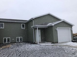 1507 47th Loop SE, Minot, ND 58701