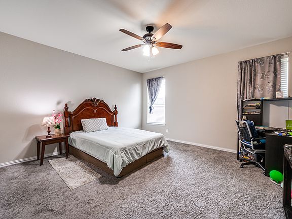 2nd image of 1000 Villa Paloma Blvd