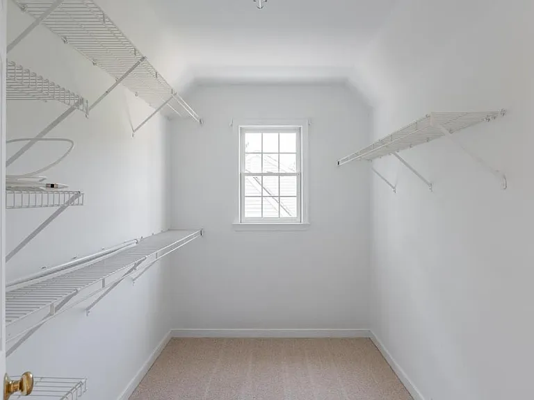 8915 Castle Point Dr — Photo 32