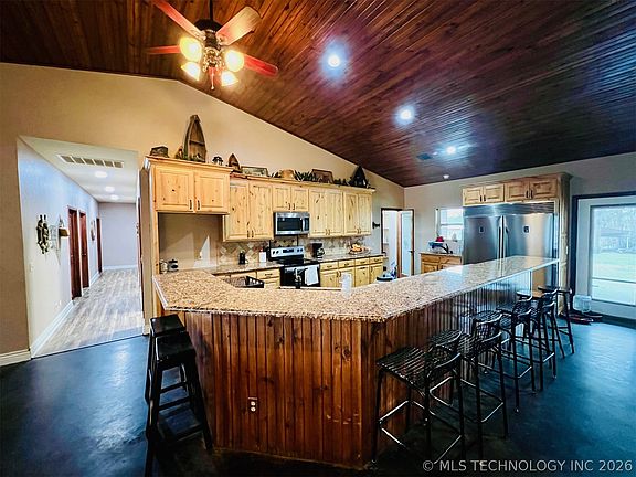 4th image of 4219 Sportsman Ave