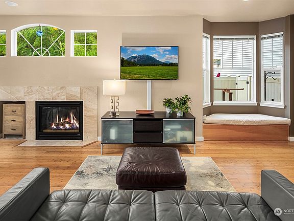 3rd image of 205 Newport Way NW #D2