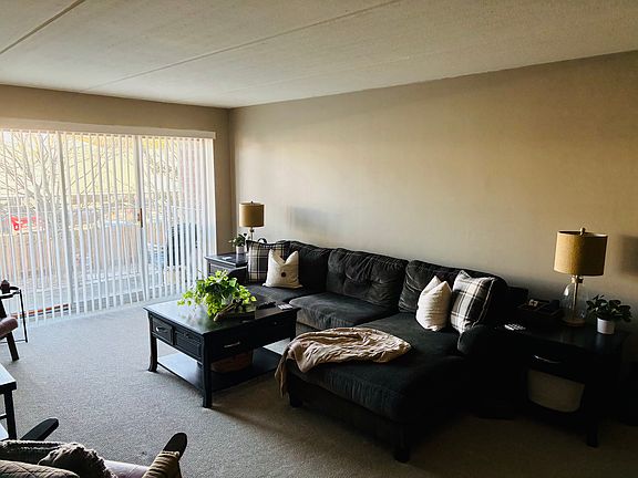 3rd image of 5125 Blodgett Ave APT 213