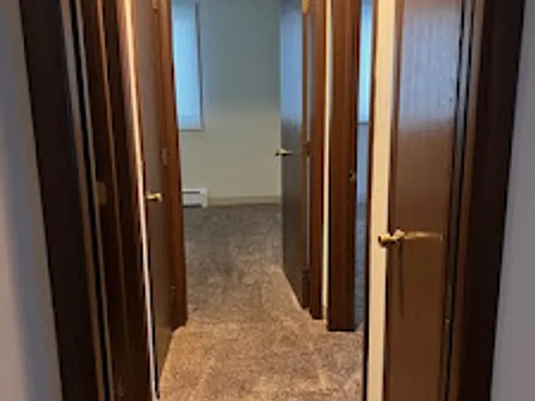 Eagle Crest Apartments — Photo 24