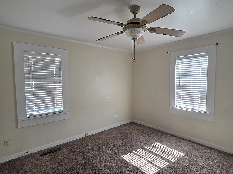 215 E Myrtle Dr — Photo 12
