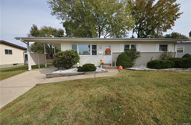 1st image of 445 Falcon Dr