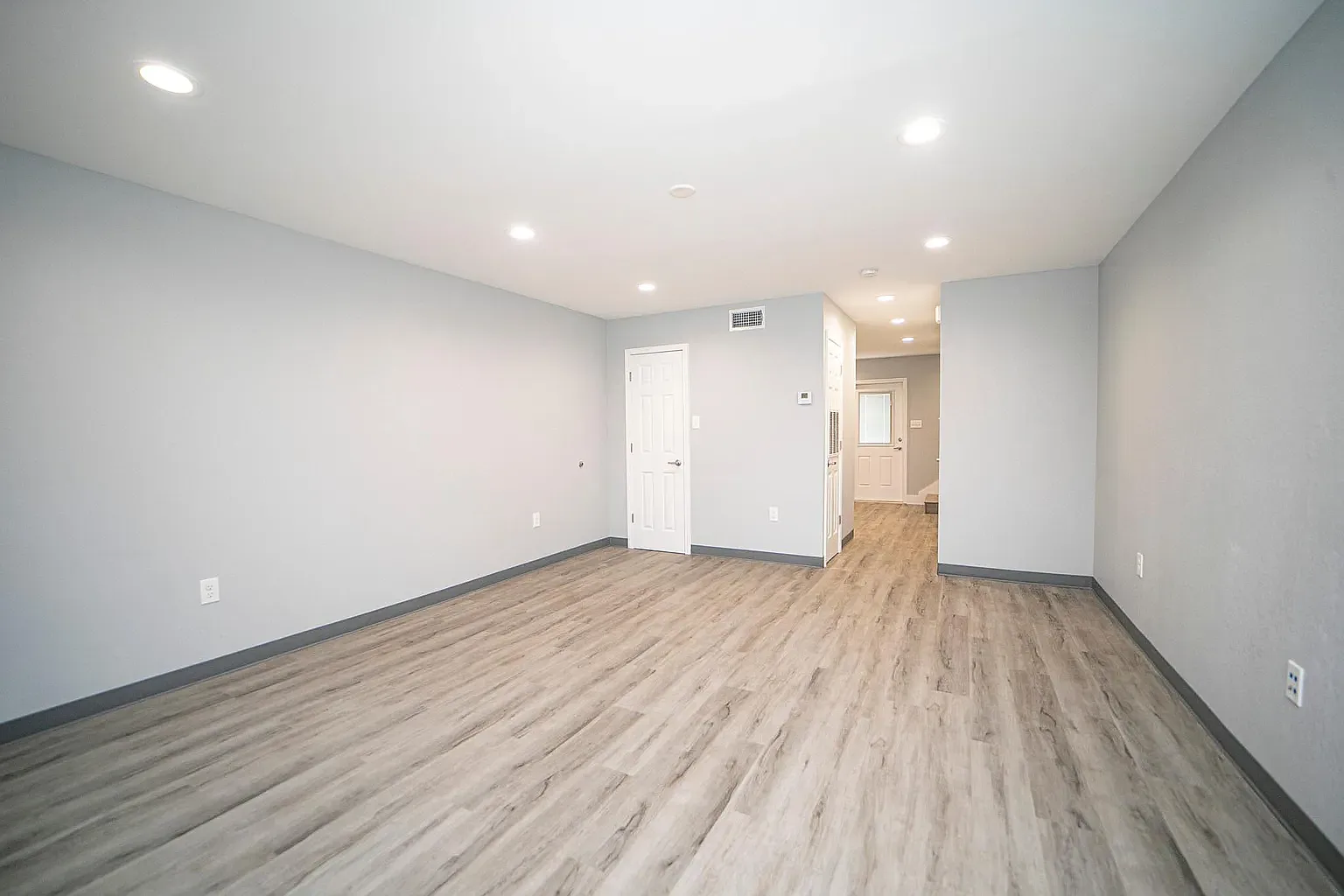 River Oaks Apartments — Photo 4