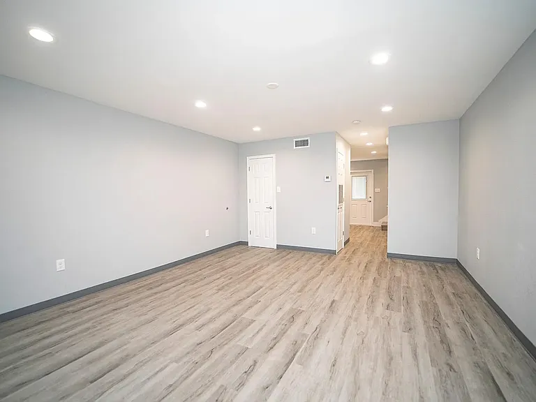 River Oaks Apartments — Photo 4