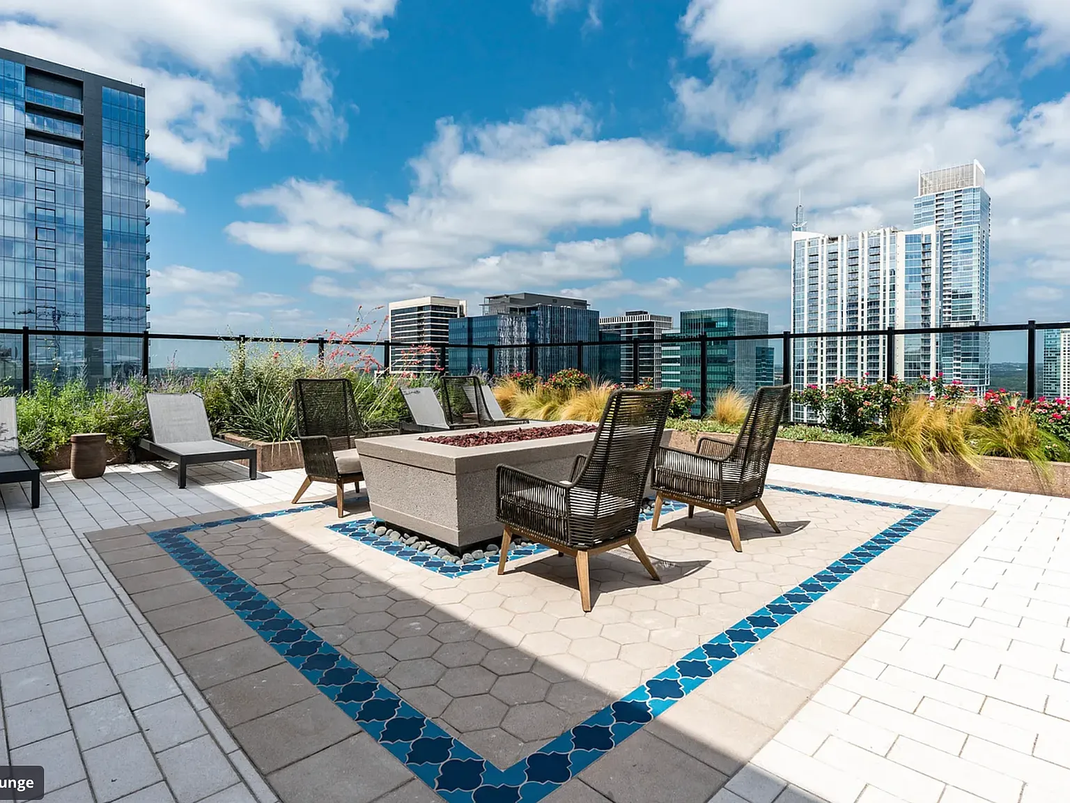 1 bed, 730 sqft, $2,639 — Photo 3