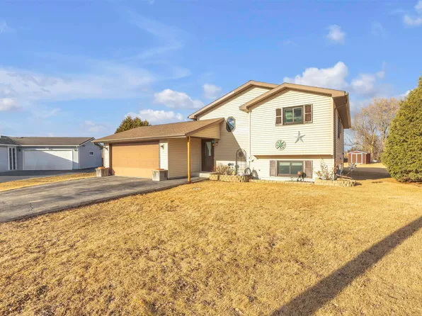 605 Kings Ct, Cascade, WI 53011