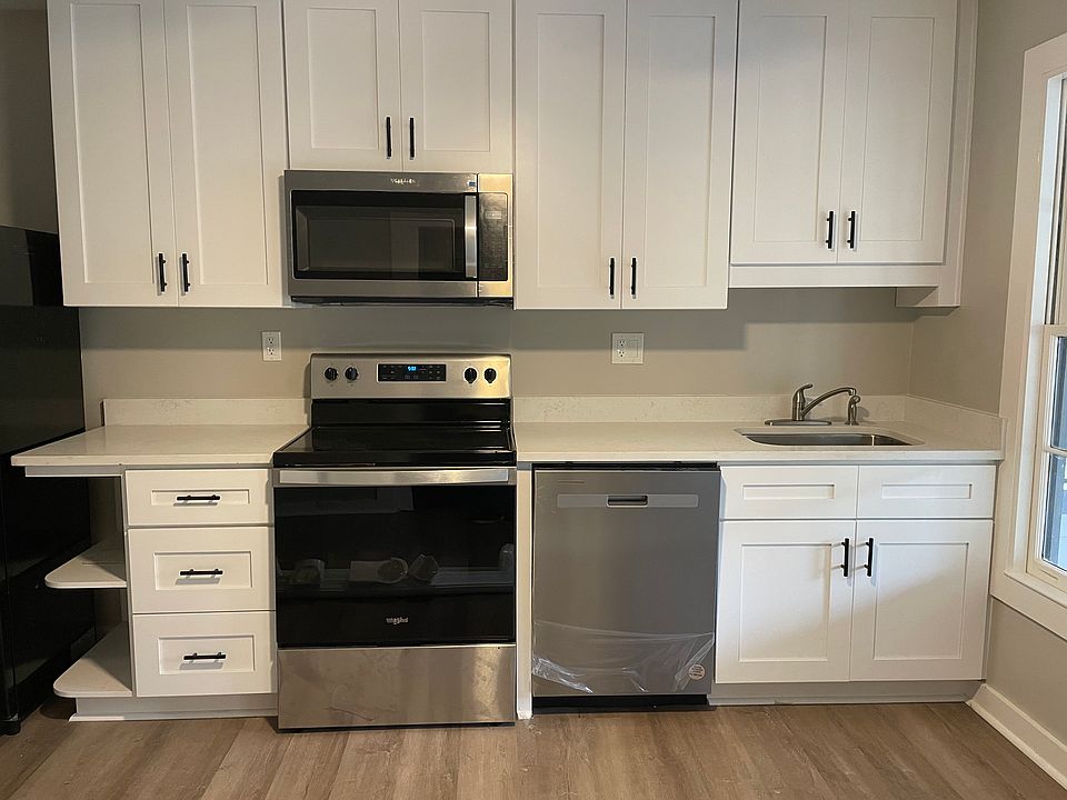 Full brand new kitchen with quartz counter top