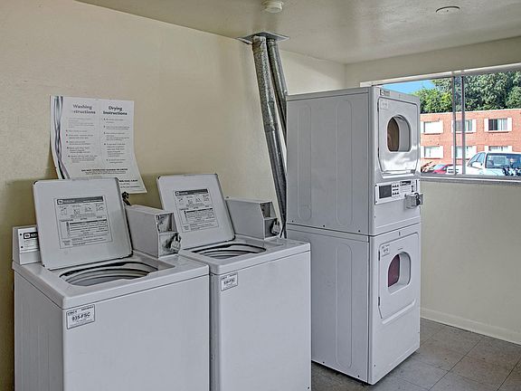 Bristol Square Resident Laundry Room