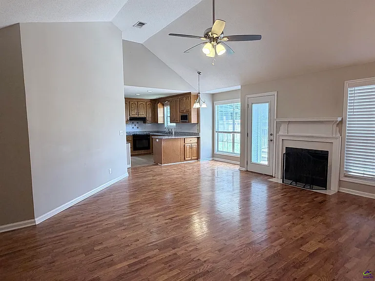 106 Quail Hollow Dr — Photo 3