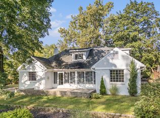 523 Manhattan Rd SE, East Grand Rapids, MI 49506