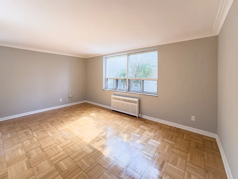 1675 Eglinton Ave W — Photo 3