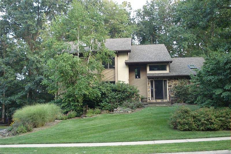 1st image of 652 Earl Dr