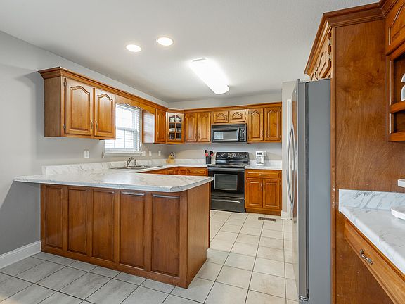 3rd image of 269 Big Creek Ln