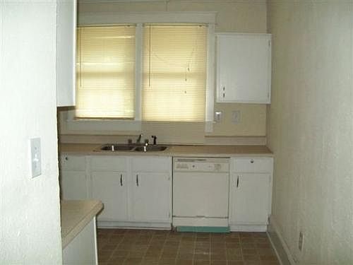 3rd image of 232 N Bellevue Blvd