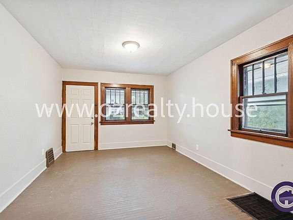 3rd image of 1749 Berdan Ave