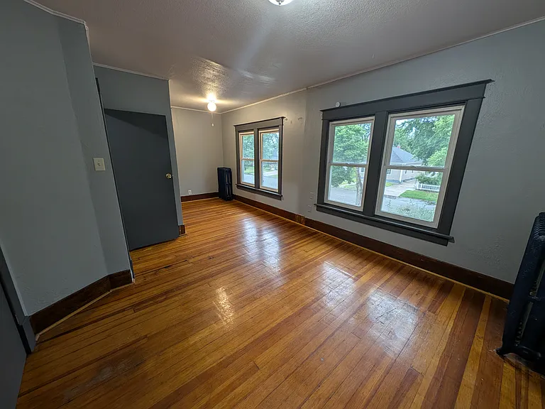 622 W 10th St #2 — Photo 6