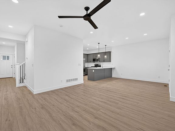 4th image of 993 W Mountain Hollow Way