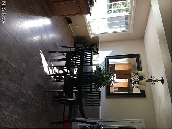 4th image of 218 Maple St