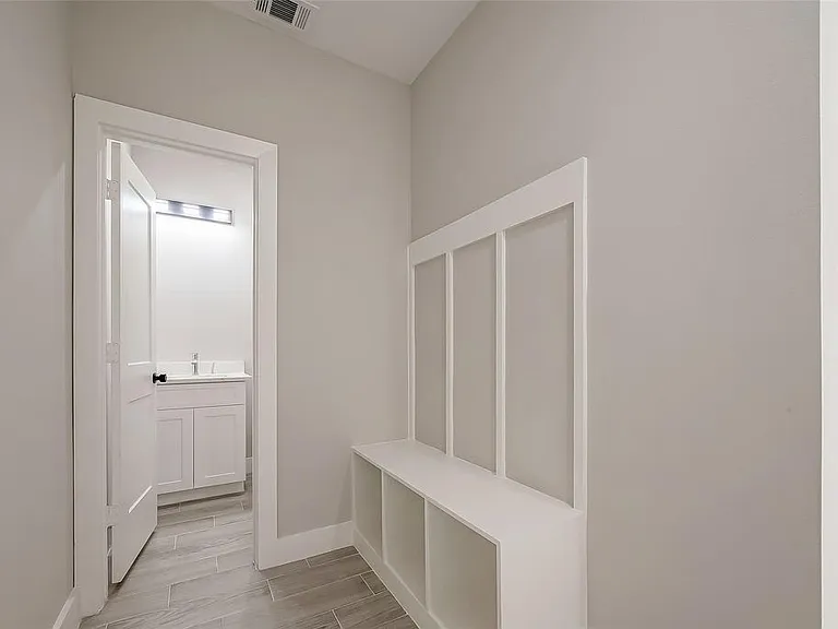 Garage entrance mud room, perfect for pets or kiddos
