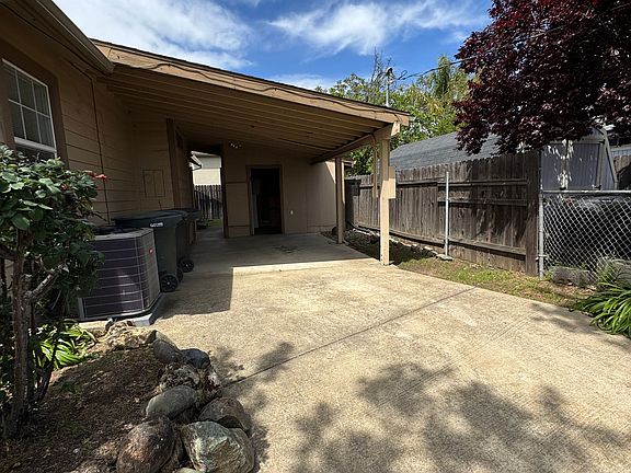 4th image of 203 Tahoe Ave