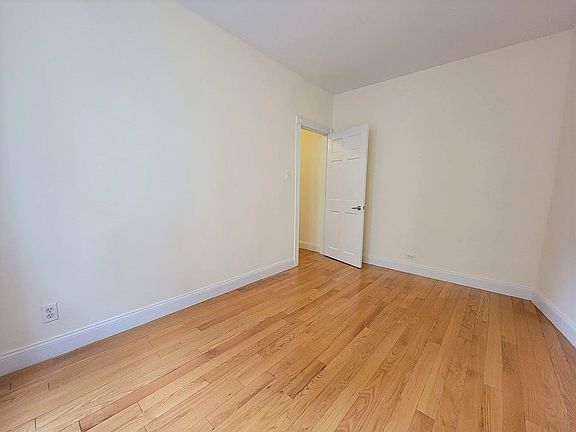 4th image of 417 W 43rd St #S