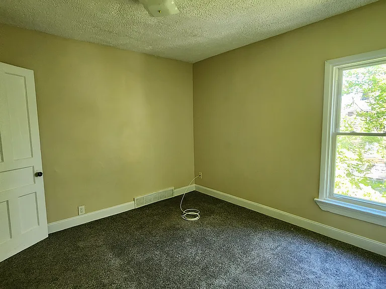 370 W Ferry St #2 — Photo 8