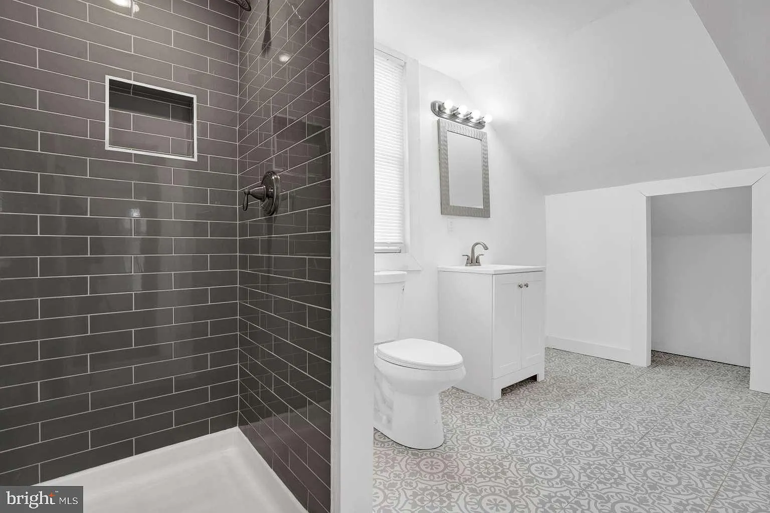 4 bed, 2.0 bath, 1545 sqft, $4,000 — Photo 3