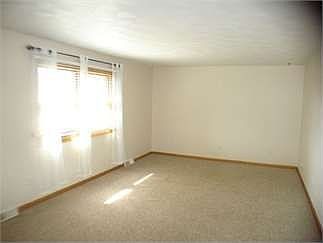 4th image of 109 Schwartz St