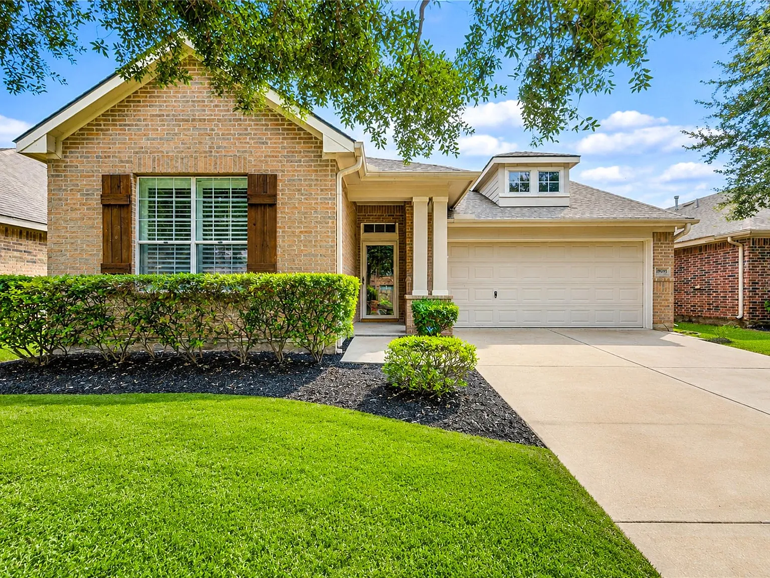 3 bed, 2.0 bath, 1768 sqft, $2,350 — Photo 1
