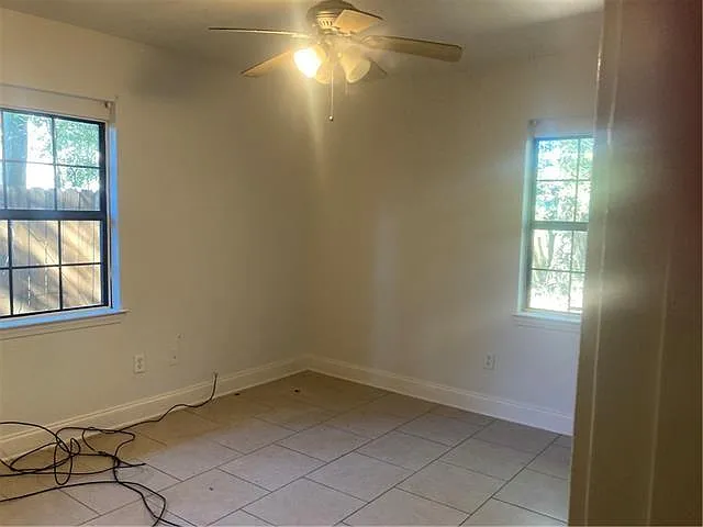 2864 Slidell Ave — Photo 8