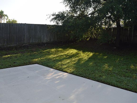 3rd image of 242 Bent Oak Loop