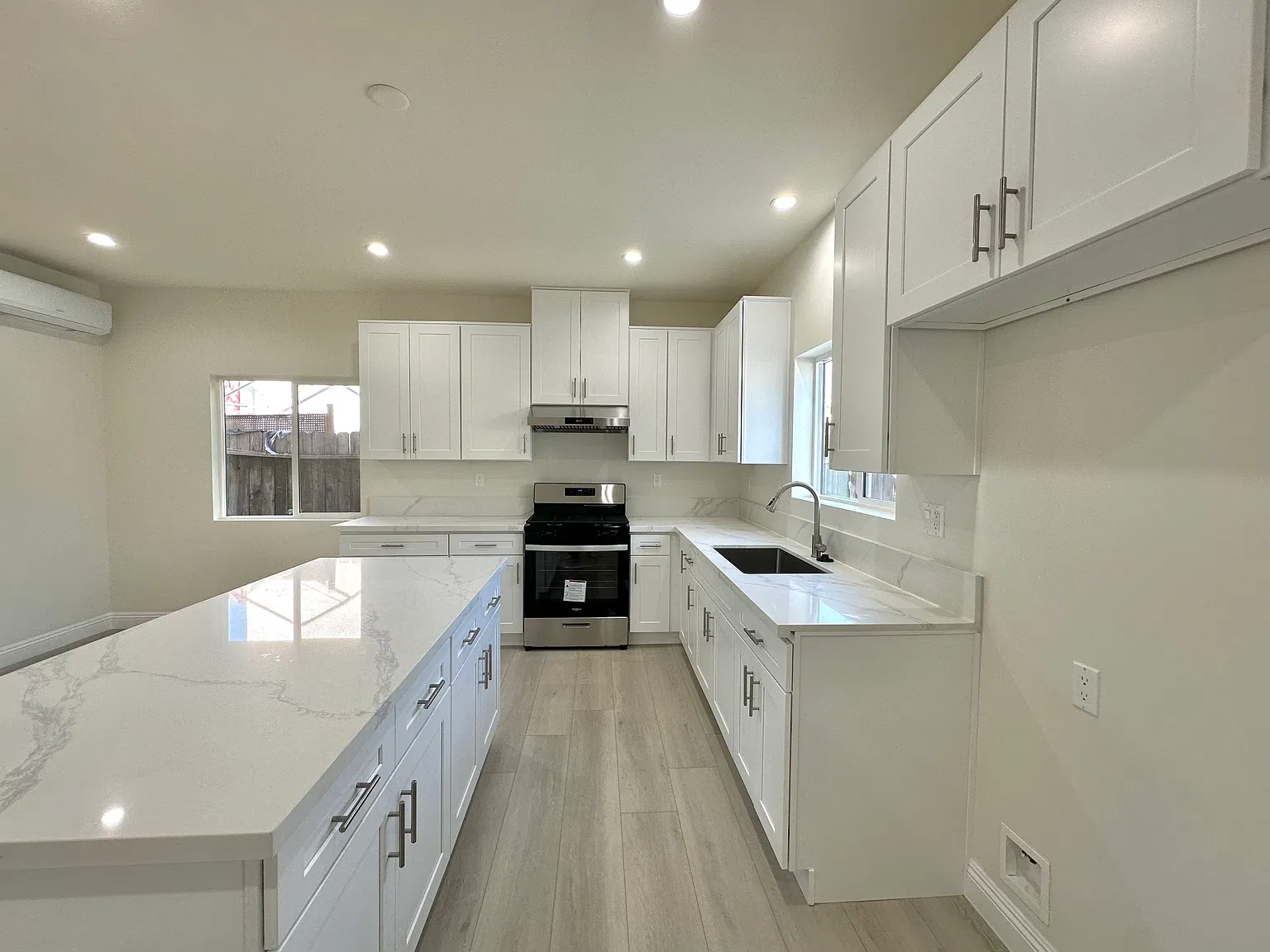 3 bed, 1200 sqft, $2,600 — Photo 2