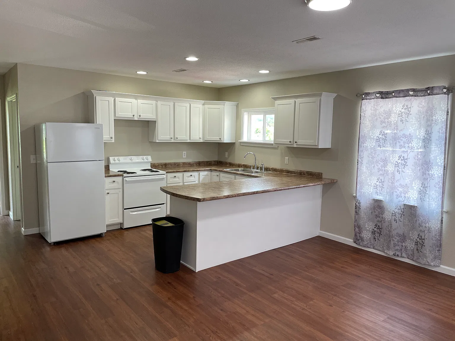 2 bed, 1.0 bath, 900 sqft, $900 — Photo 1