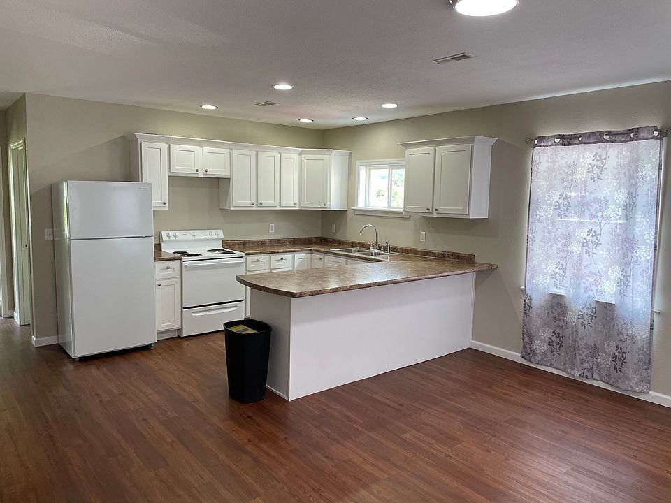 1st image of 915 Milton Rd #915B