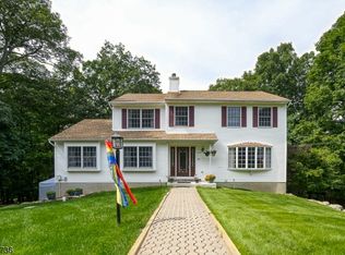 520 Nariticong Ave, Hopatcong, NJ 07843