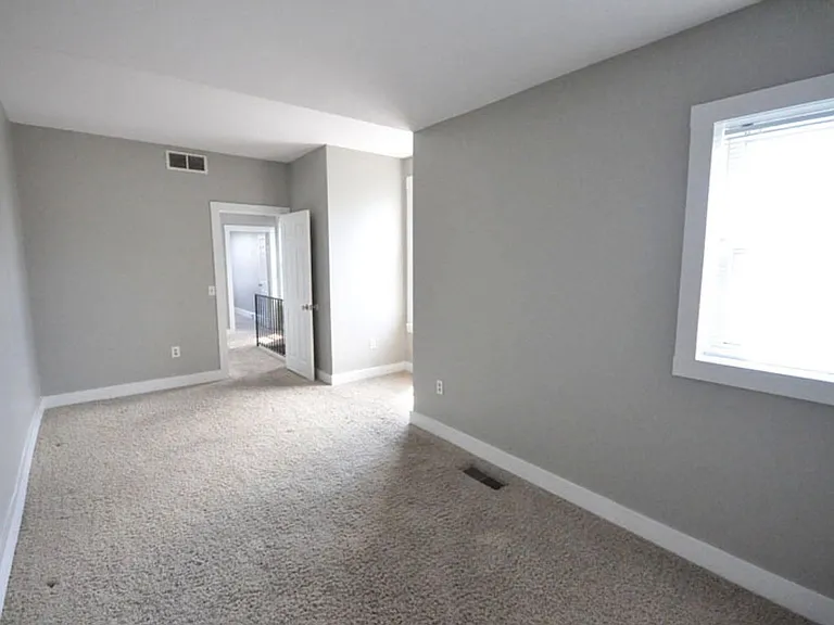 495 S Lazelle St — Photo 9
