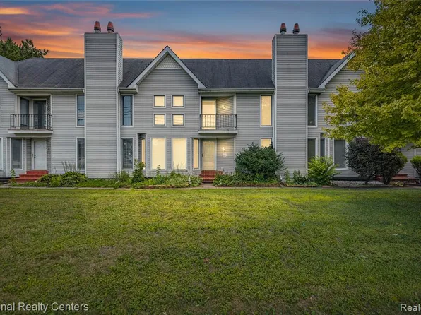 5274 E Forteen Mile Rd, Warren, MI 48092