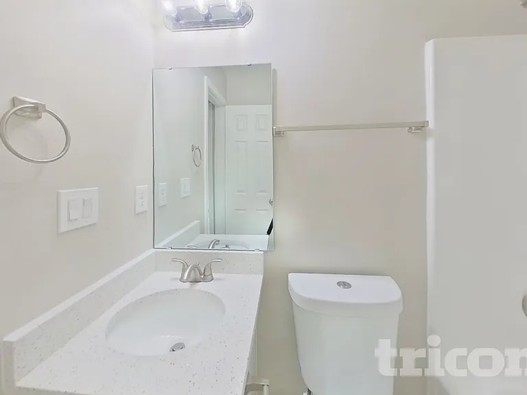 1131 Delander Ln — Photo 17