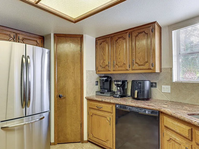 2400 Baron Dr — Photo 23