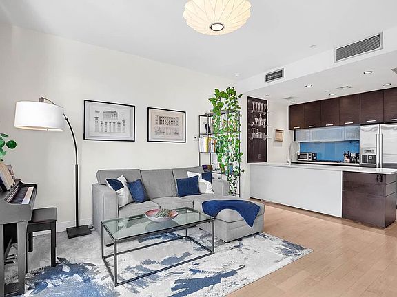 3rd image of 179 De Graw St #4