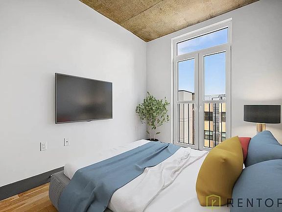 3rd image of 340 Evergreen Ave #344