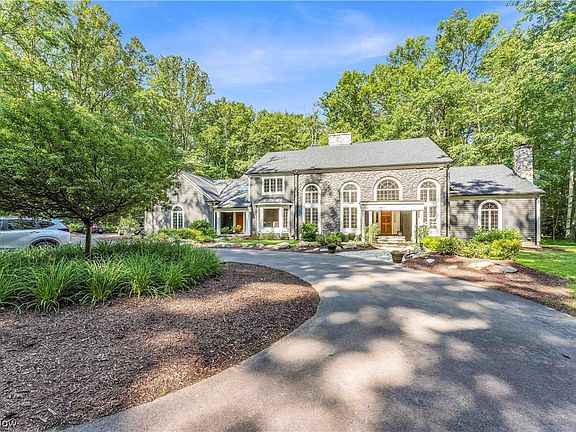 2nd image of 415 Chagrin Blvd