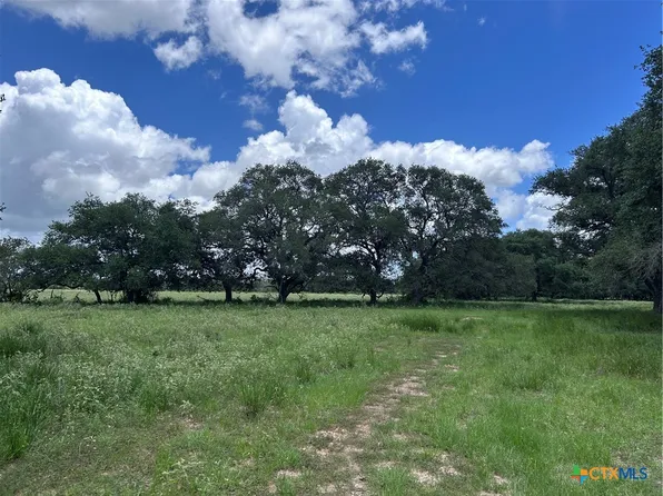 1022 County Road 438, Yoakum, TX 77995