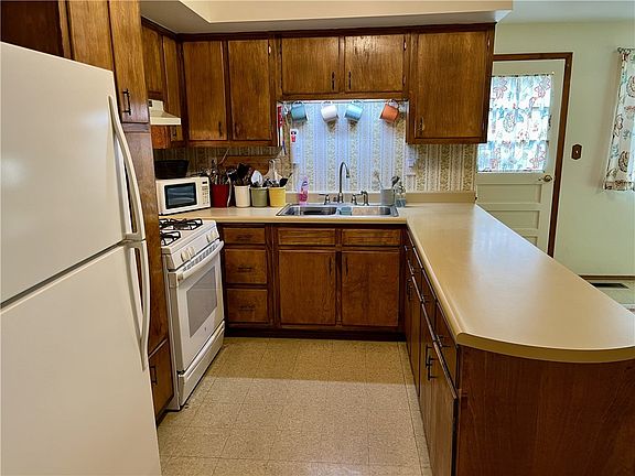 5th image of 2072 Holiday Park Dr