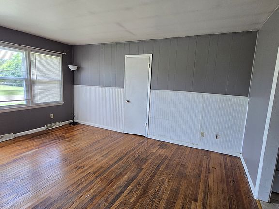 3rd image of 807 SW 6th St #805